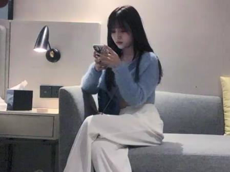 战狼行动深夜场约了个高颜值蓝衣妹子啪啪，互摸舌吻调情口交站立后入抽插猛操【1V/585MB】-集乐社