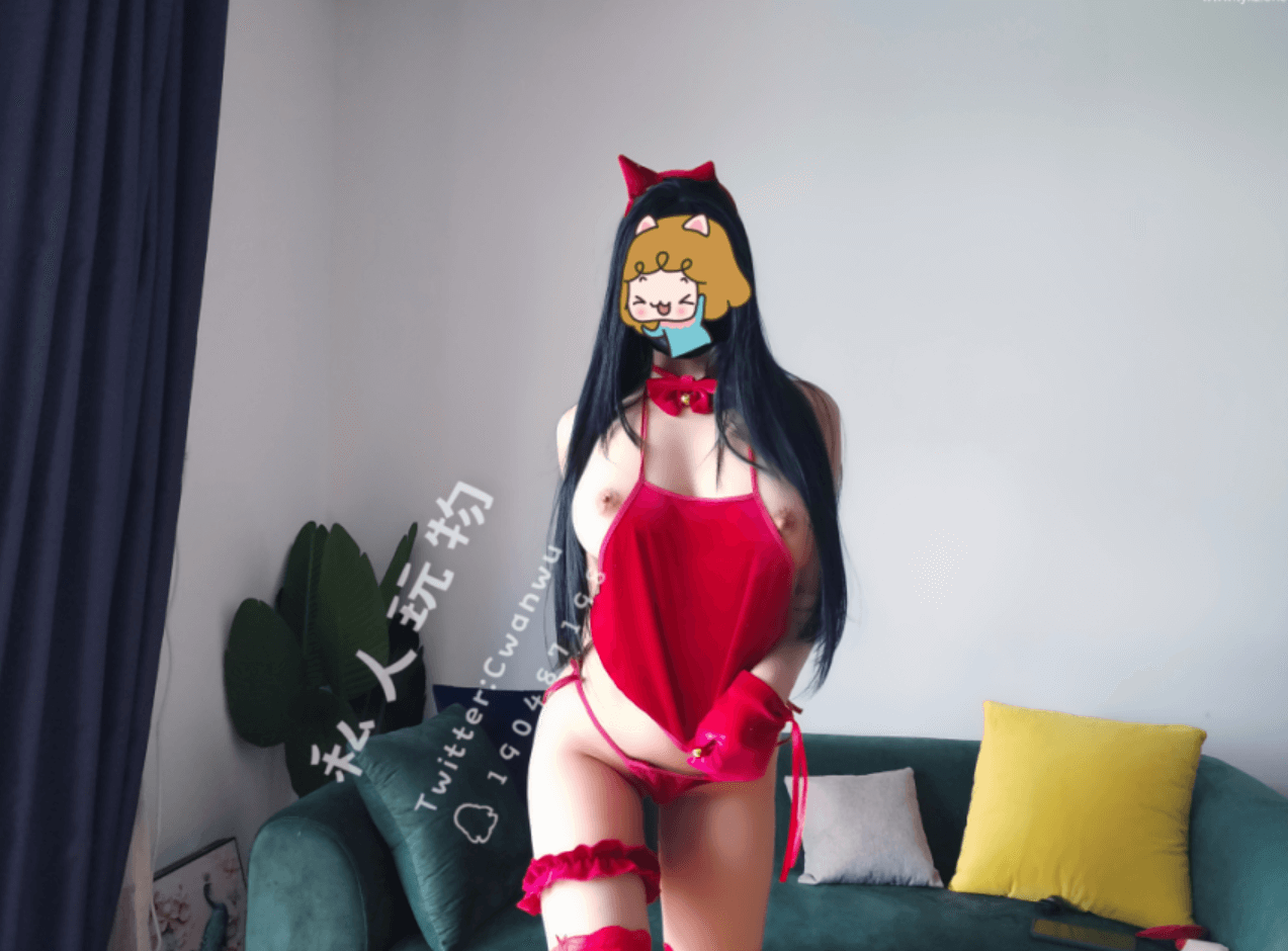 极品身材爆乳女神【私人玩物】3月最新作品，红色情趣肚兜铃铛，白虎嫩穴极品身材33P2V-集乐社