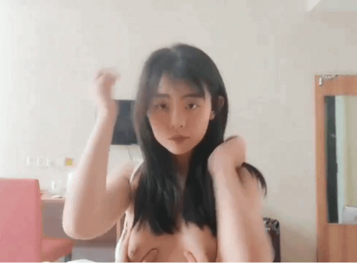 【重磅推特泄密】推特良家学妹泄露大尺度精品【4V/45P】-集乐社