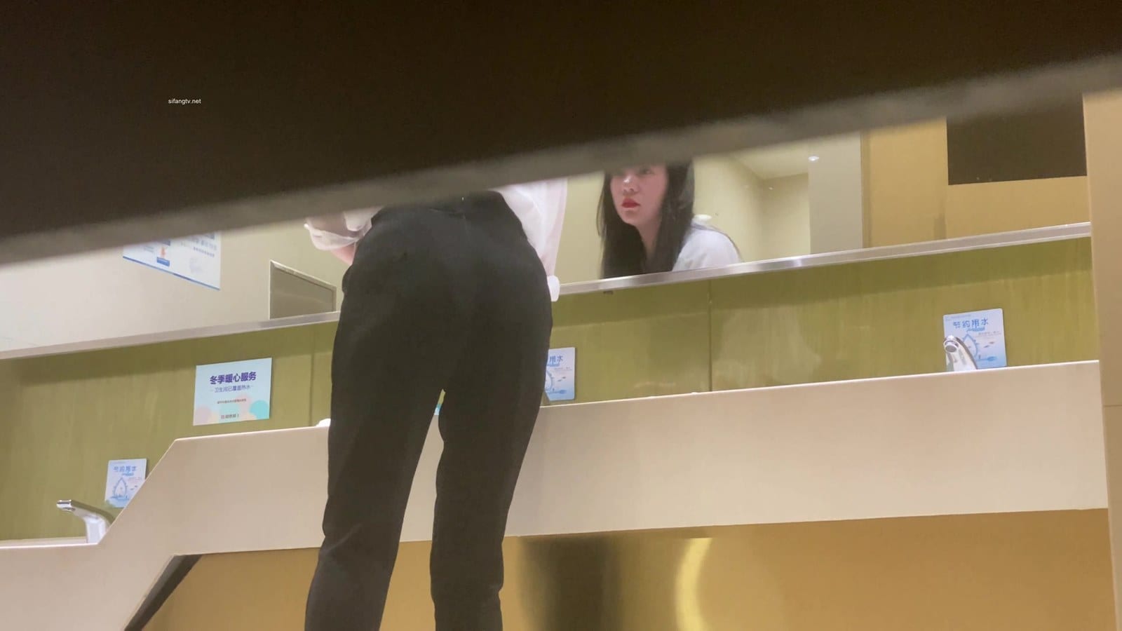 【2020原创厕拍】高级商场偷拍各种蹦完迪的气质美女完结篇【百度网盘/21V/2.37G】-集乐社