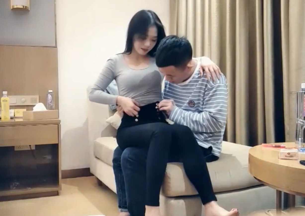 主播 探花系列11月李寻欢车模再返场，翘腿坐莲女携闺蜜战文轩！合集[百度云盘/16V/12.17G]-集乐社