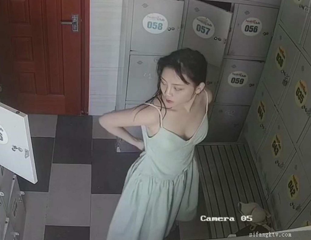 【稀缺摄像头】高端游泳会所更衣室，精选高颜值【1V/647M】-集乐社