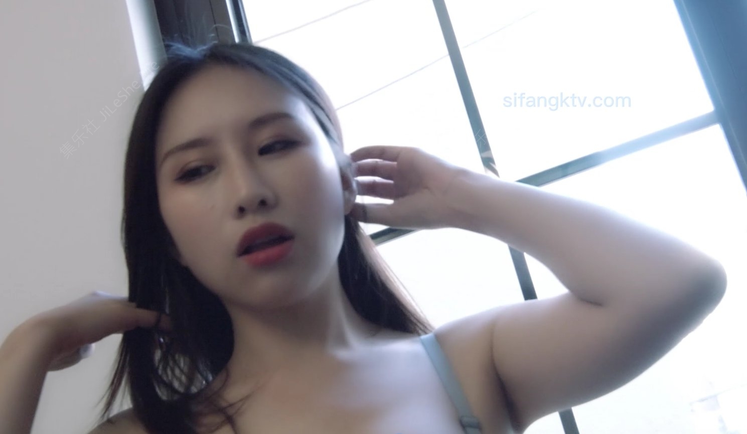 ✌秀人网红月音瞳未流出写真三段，有露B，但无掰B特写✌【1V/2.2GB】-集乐社