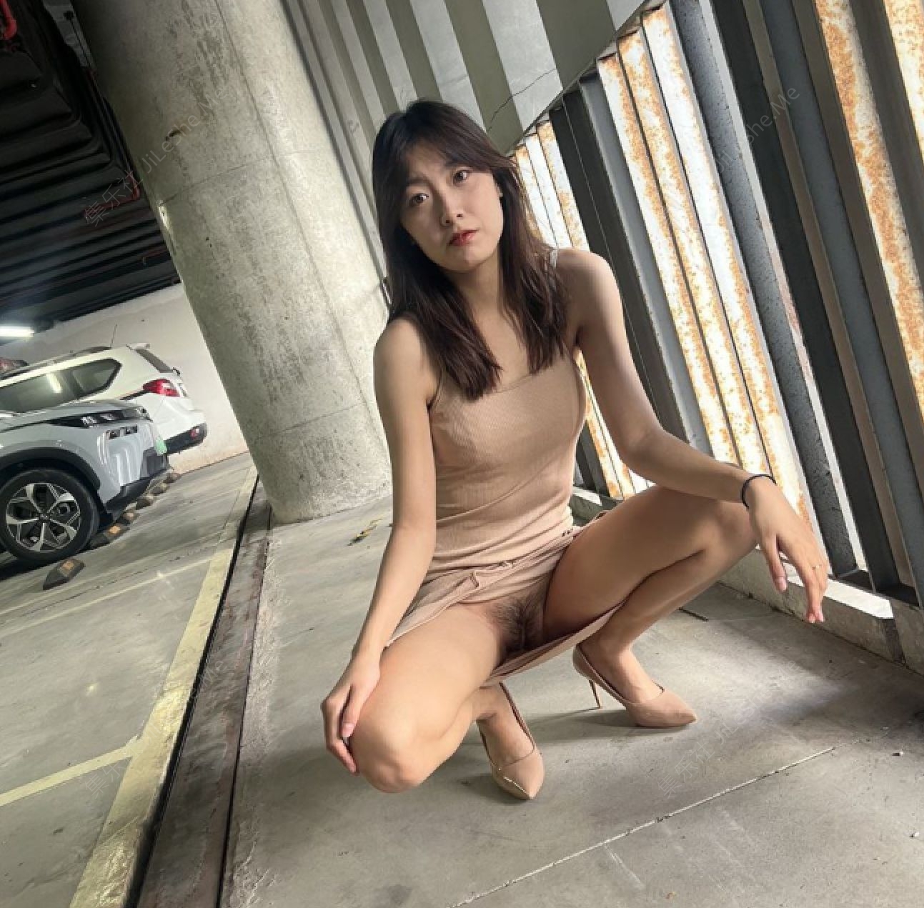 三亚孙苗苗被男友调教【60P+4V/61MB】-集乐社