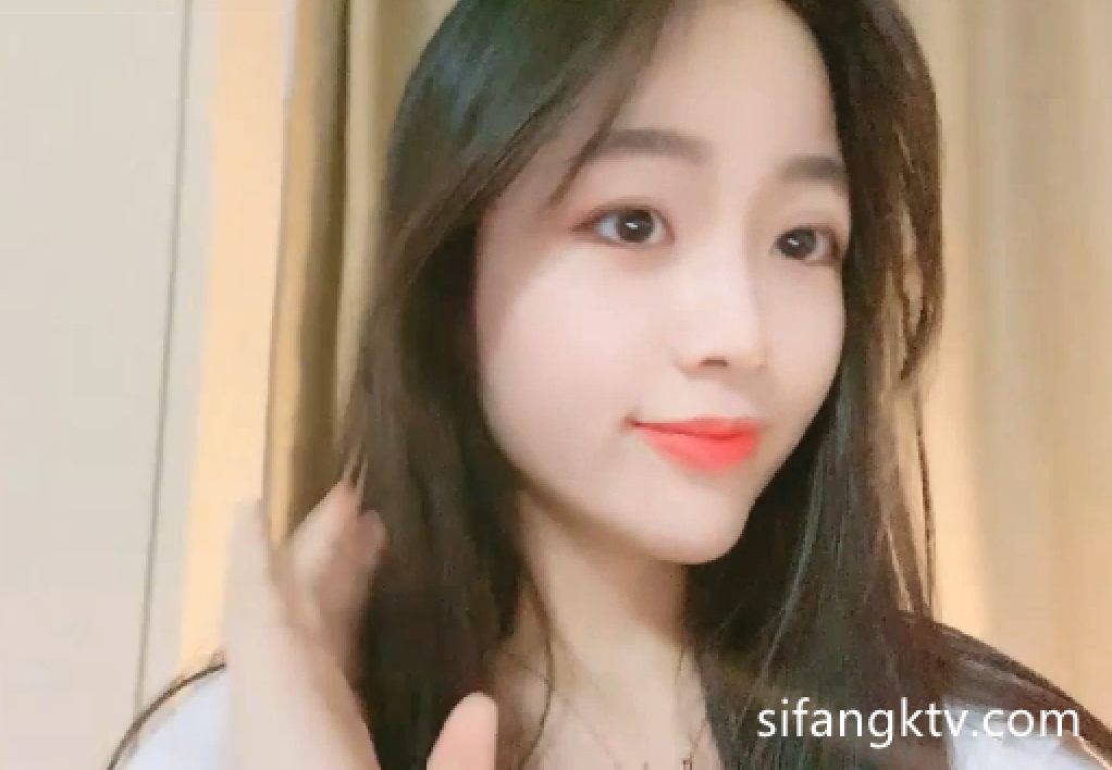 ⭐稀有重磅：极品美女 福利姬小熙首次露脸露点千元一对一【1V/2.21GB】-集乐社