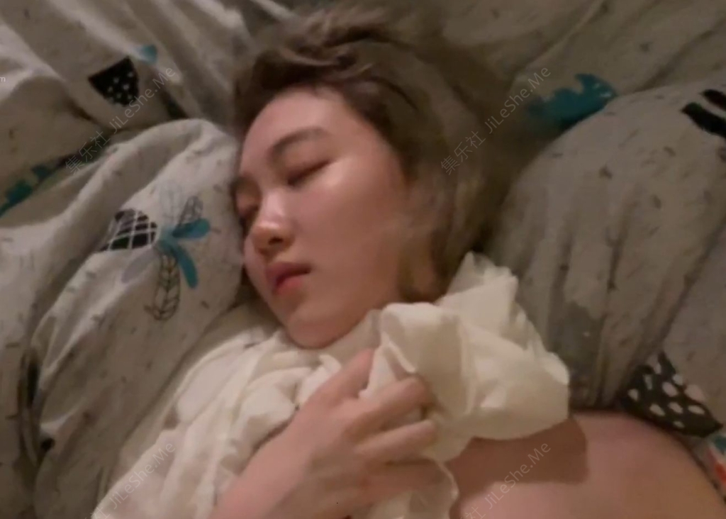 黄头发韩系风格长腿蜜臀美少女，和男友做爱合集【26V/2.4GB】-集乐社