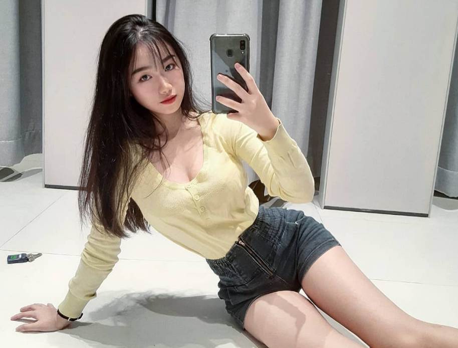 网络招聘模特视频面试被泄露流出明星气质美女黄X惠360度裸露特写，附生活照【118P+11V/1.77G】-集乐社