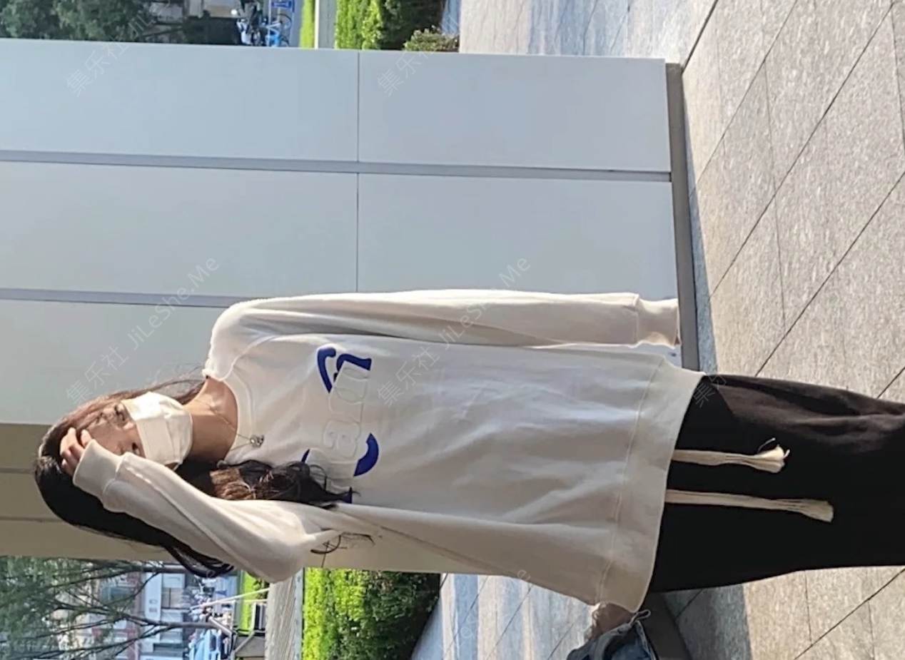 路边公厕偷拍漂亮学生妹肥美多汁的鲍鱼裂开了嘴诱惑死人【1V】-集乐社