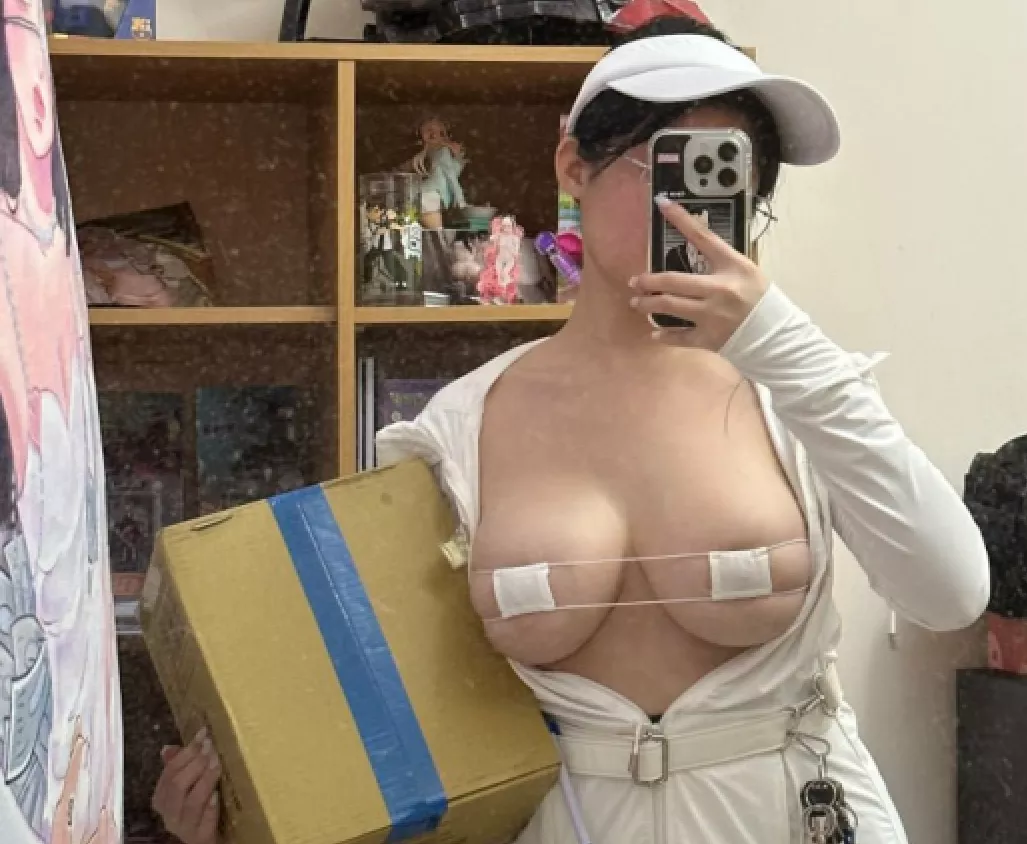 【OnlyFans】台湾网红【Cocopie】巨乳CoPlay擦边VIP订阅福利[950MB]-集乐社