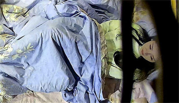 身材丰满大奶漂亮少妇，面容姣好 ，穿上情趣连体黑网袜 太TM骚气了，玩的够嗨，激烈做爱 叫床超好听【1V/1.07GB】-集乐社