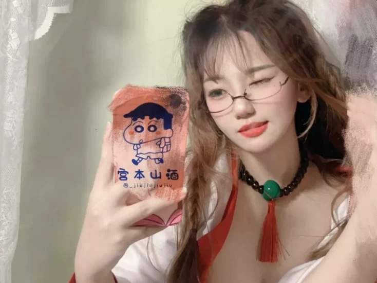 露脸才是王道！OF清纯可爱巨乳妹子【宫本山酒】订阅福利，海边露出道具紫薇，表里不一纯纯的反差母狗-集乐社