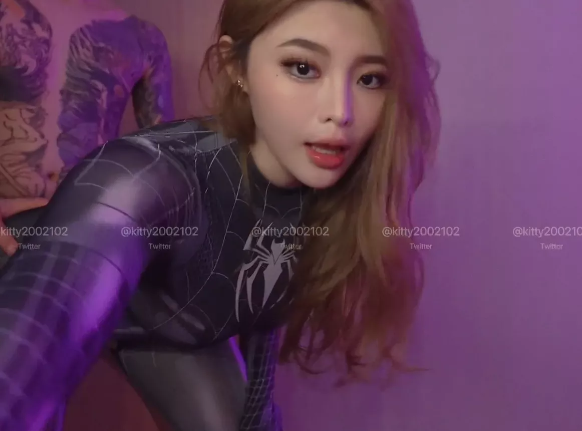 推特60W粉丝网黄潮妹「kitty」露脸性爱私拍 蜘蛛女侠被纹身大哥征服 细腰肥臀开裆裤挨操【1V/798MB】-集乐社
