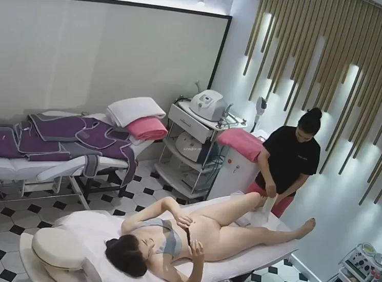 美容院监控摄像头超清偷拍 极品少妇做SPA脱毛这身材毫无抵抗力-集乐社