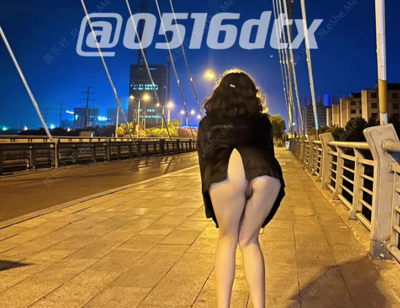 2024年6月流出，推特女神级人妻，【0516tdx】极品良家，约单男搞换妻，很有情趣，喜欢大尺度露出【275MB】-集乐社