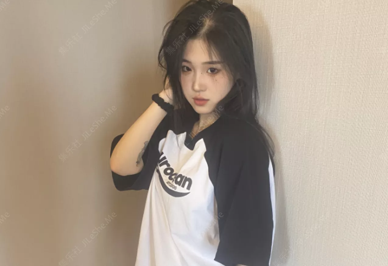 图片[2]-♏极品嫩B♏内在超美的纹身小太妹 私拍大合集 身材可口-集乐社