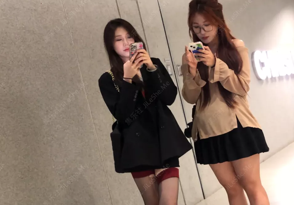 TONGHAOBACOM自购-官方售价32⭐【mccd】⭐28 极品颜值网红小美女被两次CD黑窄内【1.6GB】-集乐社