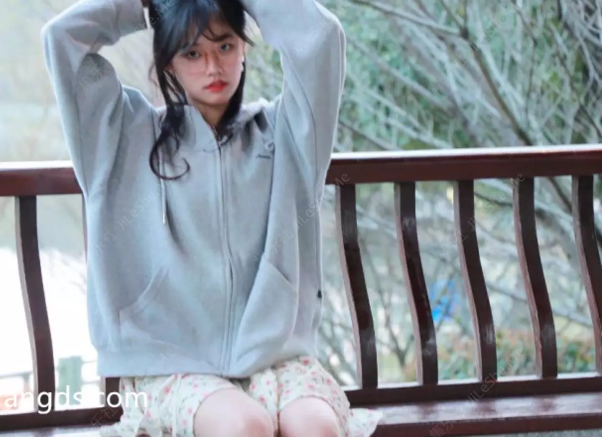 富二代约炮【fKabuto】20岁山东学生妹，完美露脸，清纯校花在胯下，蜜桃臀眼镜反差好刺激！-集乐社